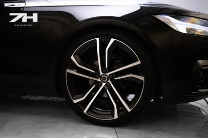 Car image 26