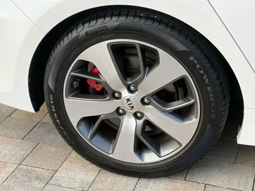 Car image 36