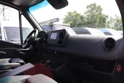 Car image 36