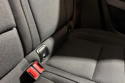 Car image 34