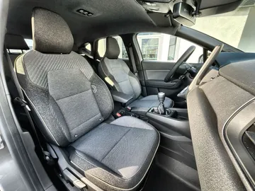 Car image 24