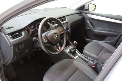 Car image 13