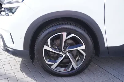 Car image 32