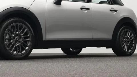 Car image 24