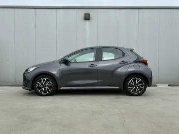 Car image 4