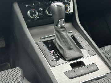 Car image 32