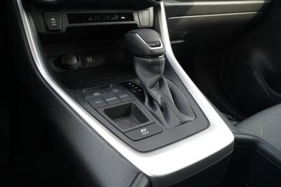 Car image 25