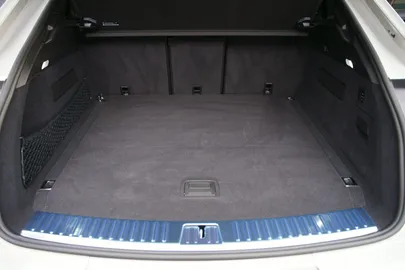 Car image 34