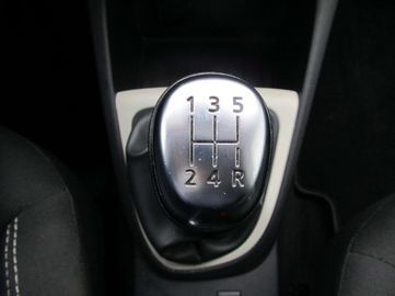 Car image 30