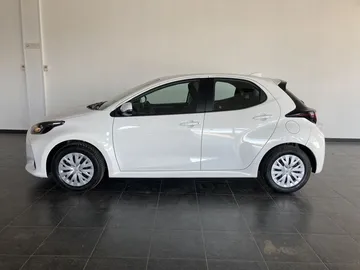 Car image 4