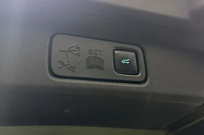 Car image 35