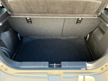Car image 30