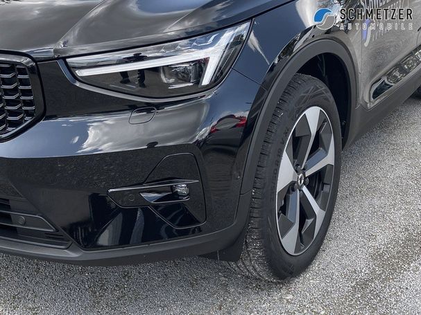 Volvo XC40 Plus Dark B4 145 kW image number 3