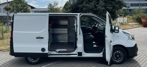 Car image 15