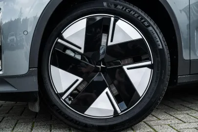 Car image 37