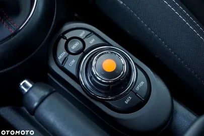 Car image 32