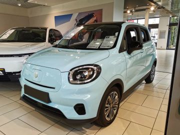 Car image 4