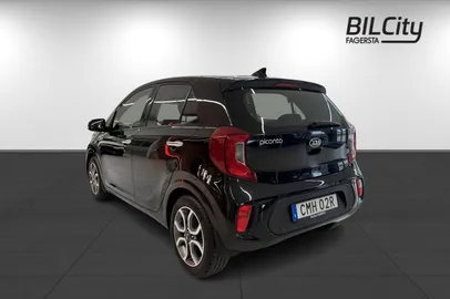 Car image 5