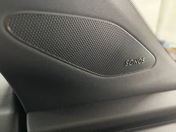 Car image 25