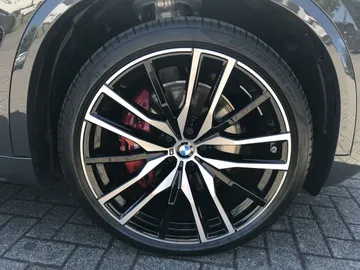 Car image 35
