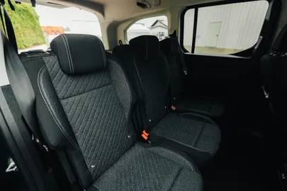 Car image 24