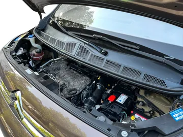 Car image 27