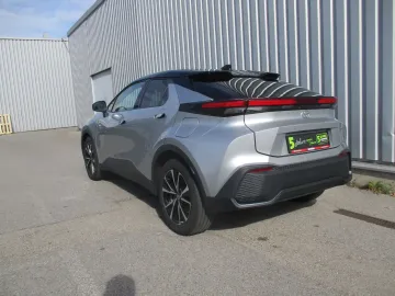 Car image 5