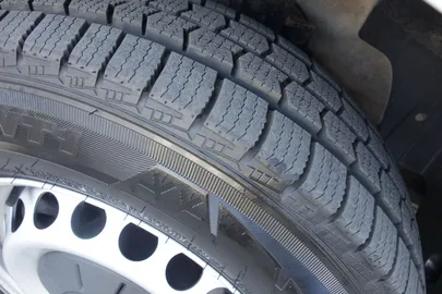 Car image 32