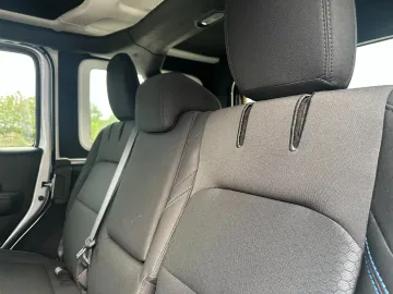 Car image 34
