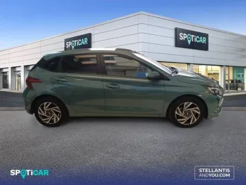 Car image 4