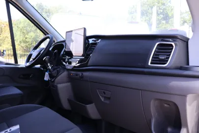 Car image 38