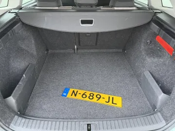 Car image 32