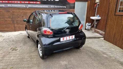 Car image 2