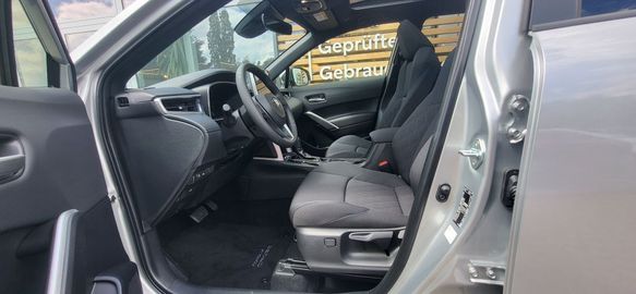 Car image 12