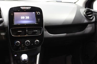 Car image 32