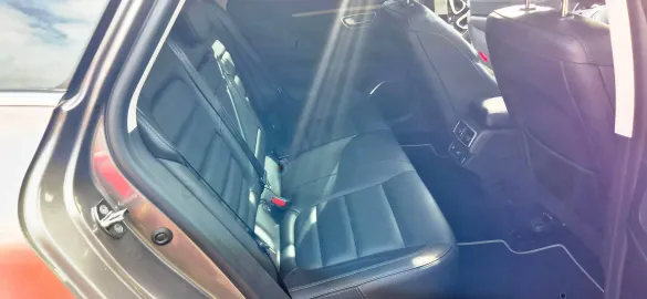 Car image 32