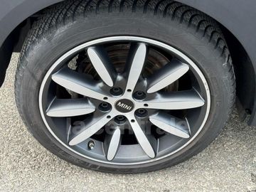 Car image 37