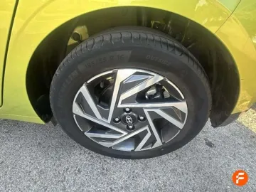 Car image 25