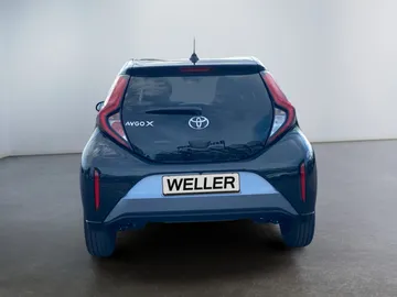 Car image 4