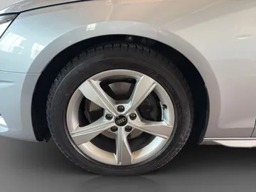 Car image 30