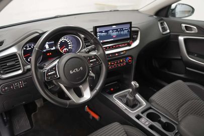 Car image 15