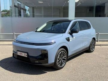 Car image 15