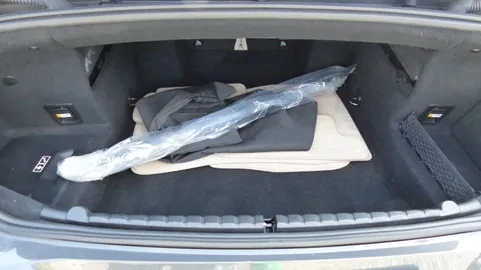 Car image 32
