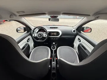 Car image 23