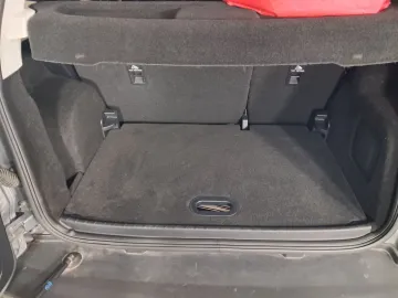 Car image 27