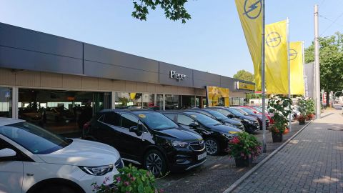 Car image 17
