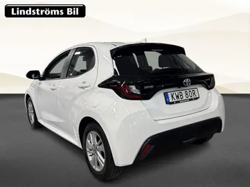 Car image 4