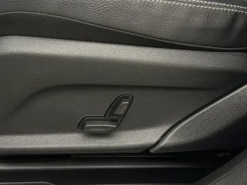 Car image 38