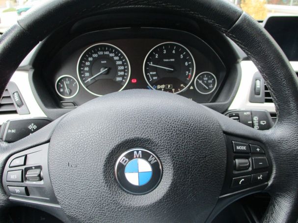 BMW 320i Touring 135 kW image number 13