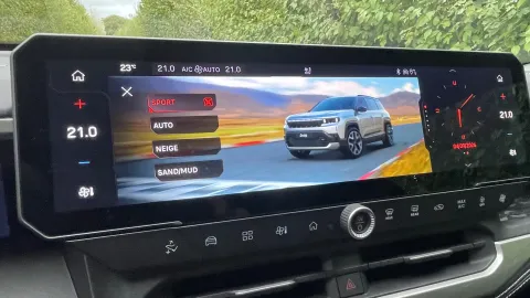 Car image 26